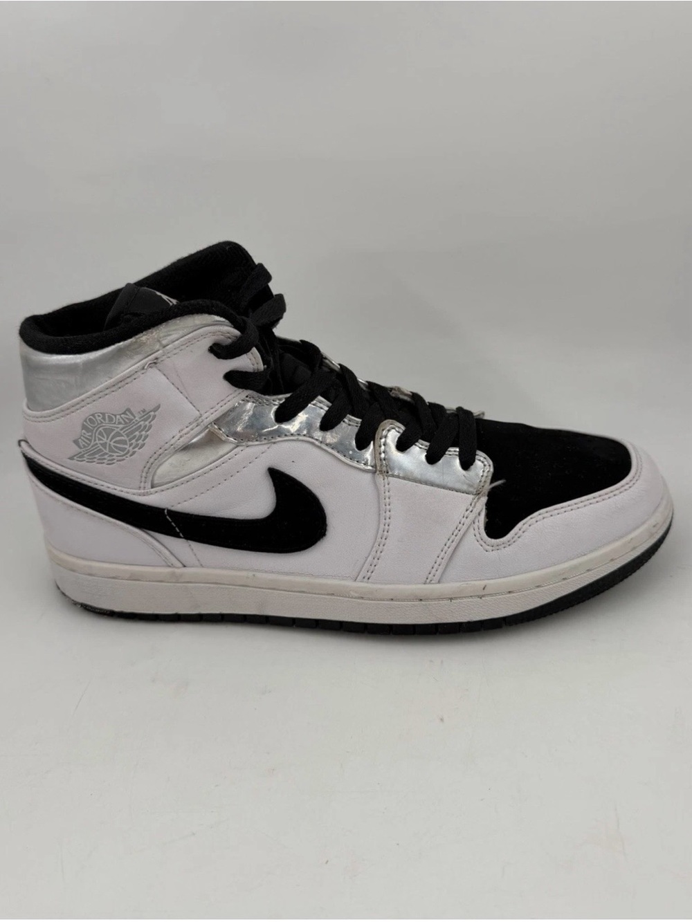 Nike Men’s Air Jordan 1 Mid-SZ 8- White Black Leather Basketball Shoes Sneakers
